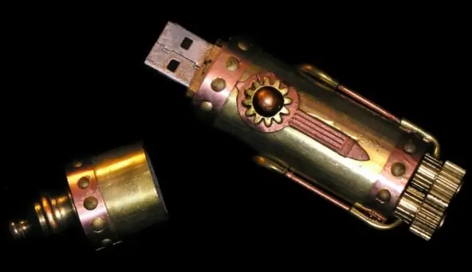 Жүктелетін USB флэш-дискісін қалай жеңуге болады