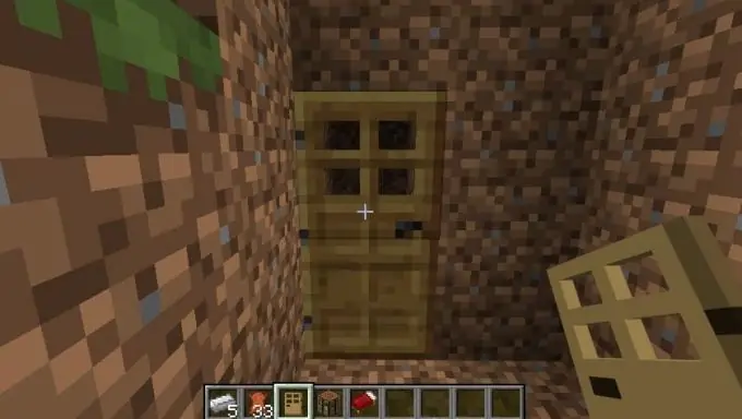 Yuav ua li cas kom lub qhov rooj hauv Minecraft