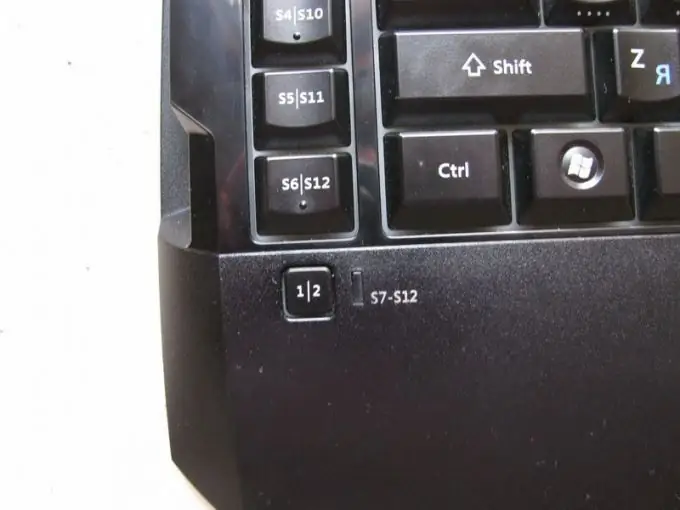 Yuav ua li cas rov qab cov keyboard layout