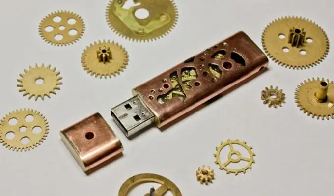 Cara memeriksa pemacu kilat USB untuk kesilapan