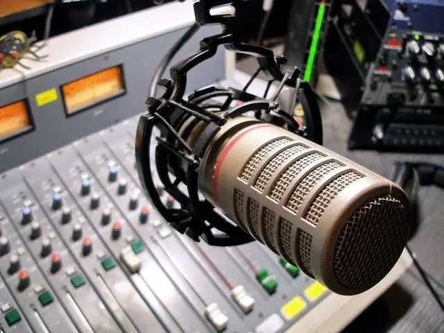 Cum să ascultați radio prin intermediul unui computer