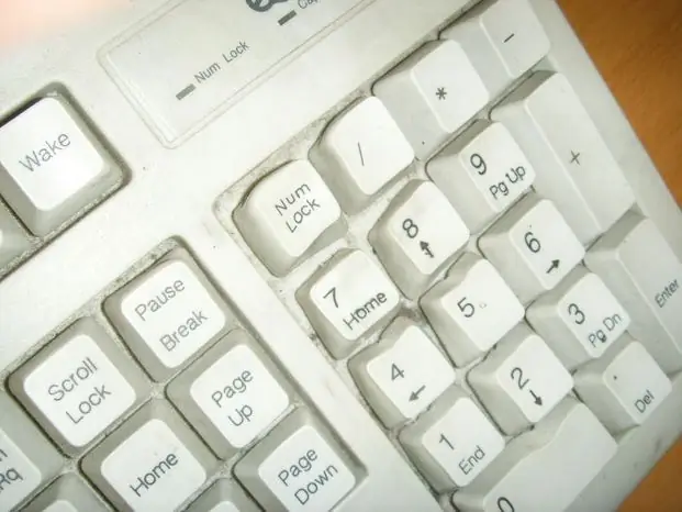 Como conectar um teclado antigo