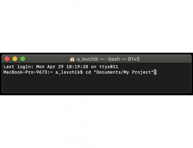 Kā pārvietoties uz mapi Mac OS terminālā