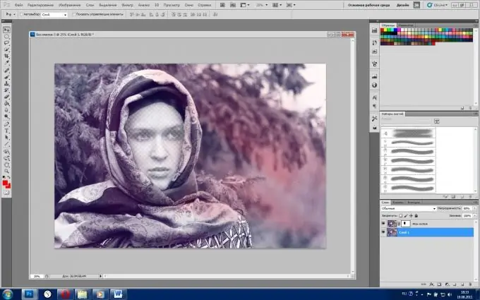 Kaip įterpti veidą į „Photoshop“šabloną