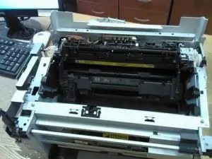 כיצד לפרק מדפסת HP LaserJet M1120