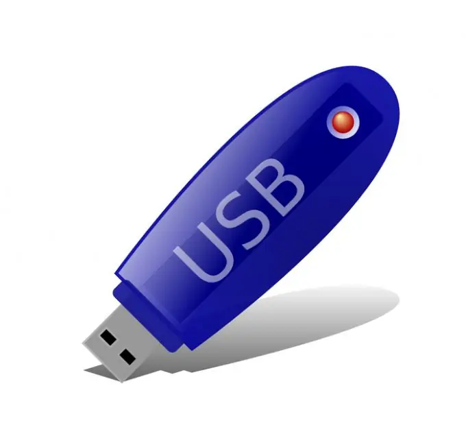 Yuav ua li cas rov qab cov ntaub ntawv los ntawm USB flash drive