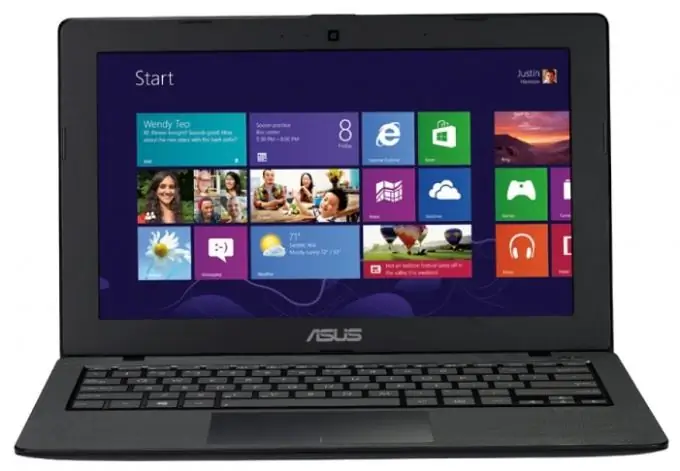 የ Asus X200LA ላፕቶፕን እናፈርሳለን