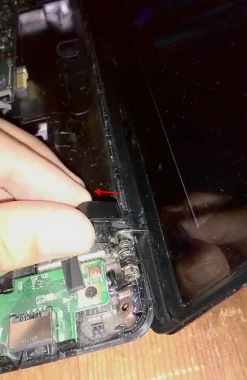 Removing the screen of the Asus X200 laptop