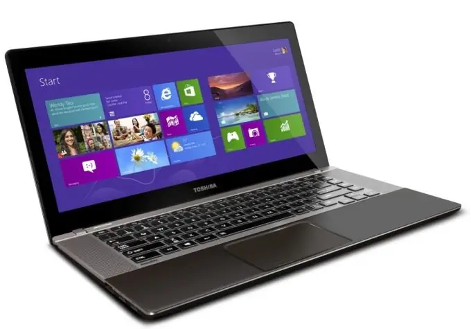 Szétszereljük a Toshiba Satellite U840W laptopot