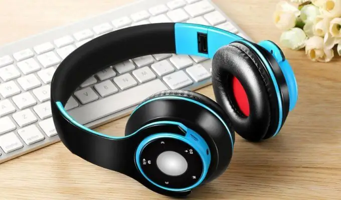 Paano ikonekta ang mga wireless headphone sa isang computer sa pamamagitan ng usb