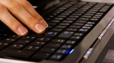 Paano hindi paganahin ang keyboard sa laptop