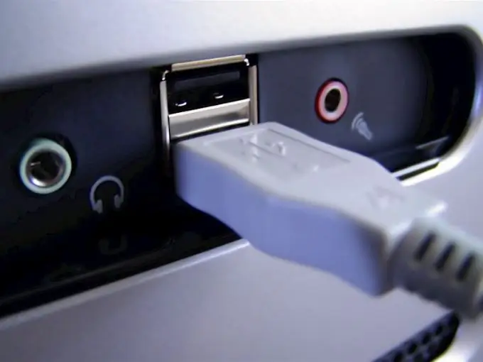 Kā savienot priekšējos USB portus