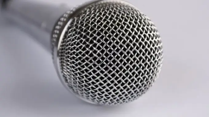 Yuav ua li cas ua kom lub microphone ua haujlwm