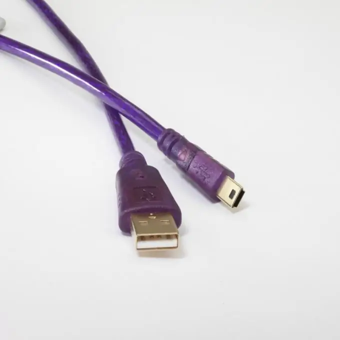 Bagaimana menghubungkan daya dan usb