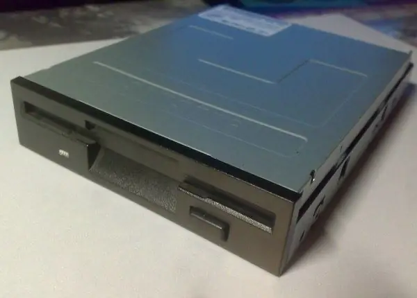 Paano mag-alis ng isang floppy disk