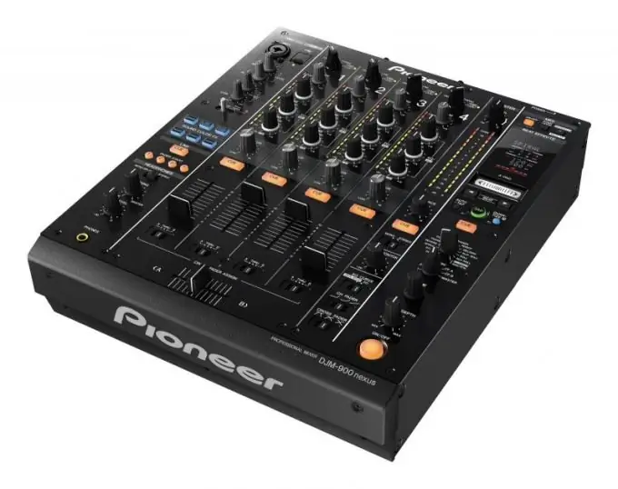 Bagaimana menghubungkan kartu suara ke mixer