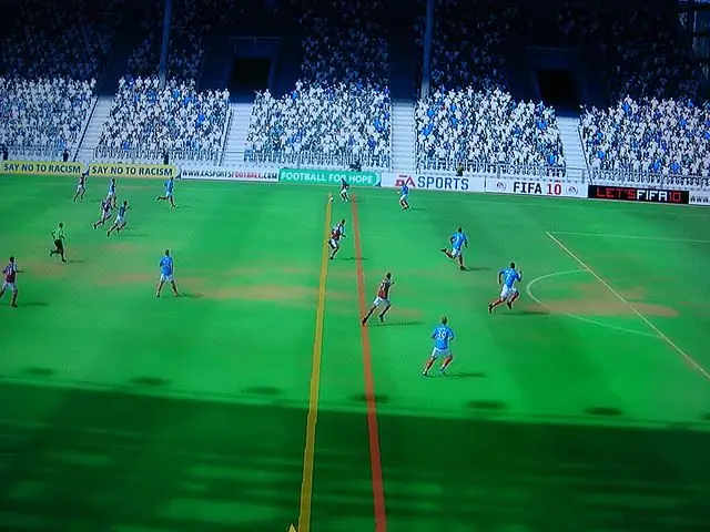 كيف تلعب FIFA على الإنترنت