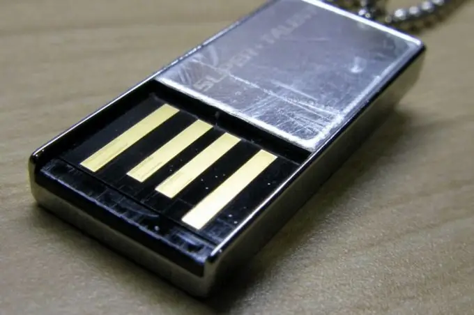 Cara membuat pemacu kilat USB yang dapat di-boot dari imej iso os