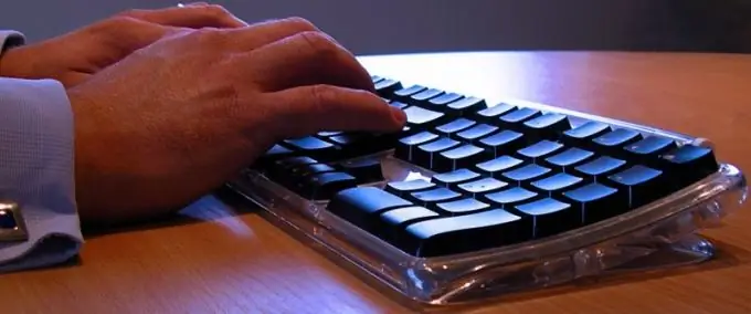 Sådan tændes computeren fra tastaturet