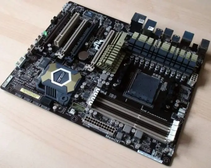 Yuav ua li cas thiaj nrhiav tau tus neeg tsav tsheb rau motherboard