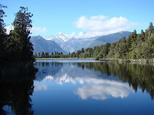 Wie man in Photoshop eine Spiegelung im Wasser macht