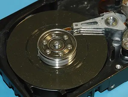 Yuav ua li cas format ib daim disk los ntawm khau raj disk